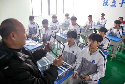 車間里的課堂 職業(yè)技能培訓(xùn)的新實(shí)踐